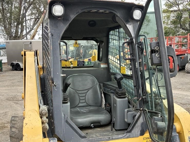 2018-yanmar-s220r-image-18