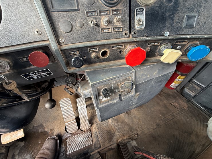 #1056-•-1989-mack-quad-axle-dump-truck-image-50