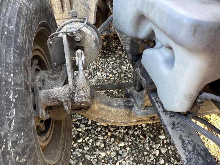 #2199-•-2020-international-a26-sleeper-cab-truck-tractor-image-50