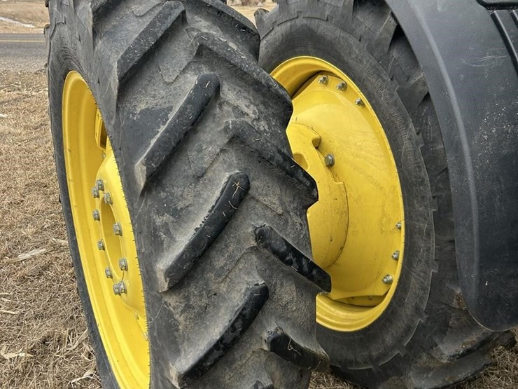 2014-john-deere-8320r-image-46