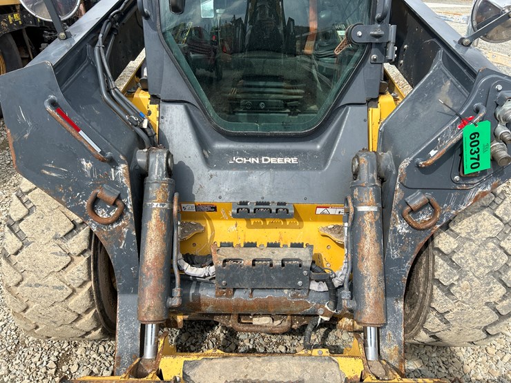 2020-deere-332g-image-11