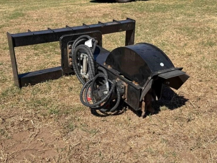 giyi-skid-steer-stump-grinder-image-1