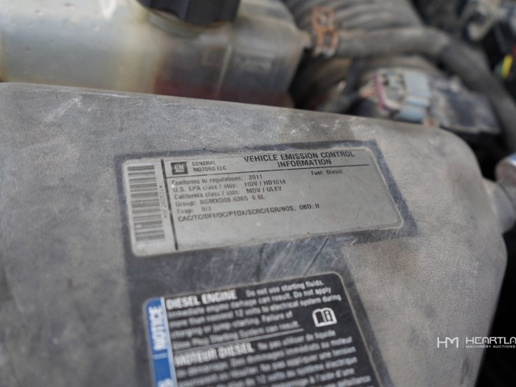 2011-chevrolet-3500hd-image-36