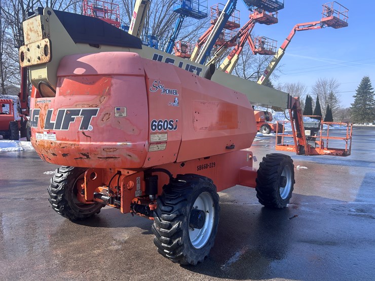 2011-jlg-660sj-image-5