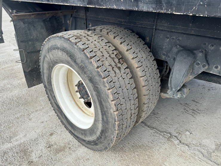 2023-freightliner-m2-106-image-29