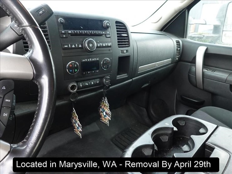 2011-chevrolet-3500-image-11