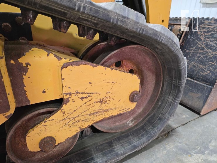 2023-caterpillar-259d3-image-32