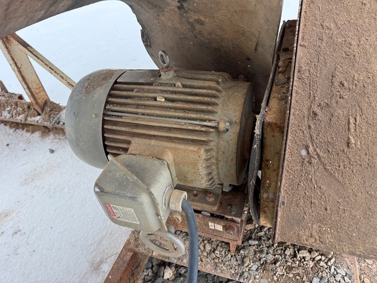 #2210-•-fabtek-14'x96"x128"-feeder-bin-image-26