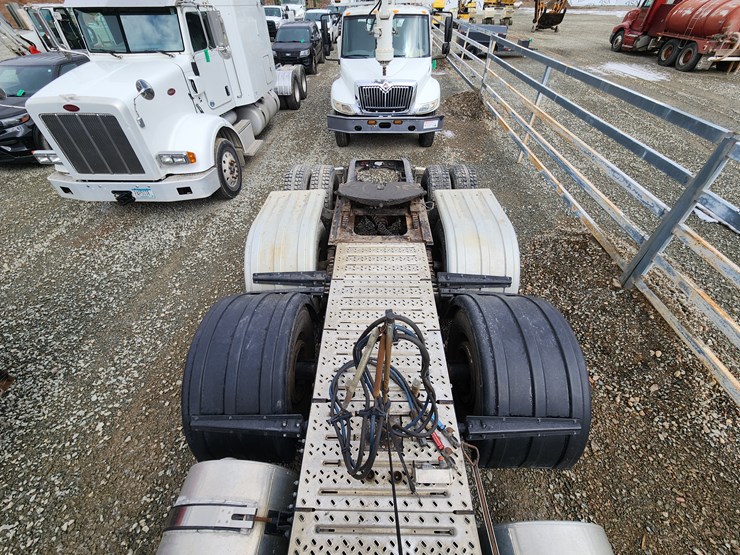 2014-massey-ferguson-8-image-24
