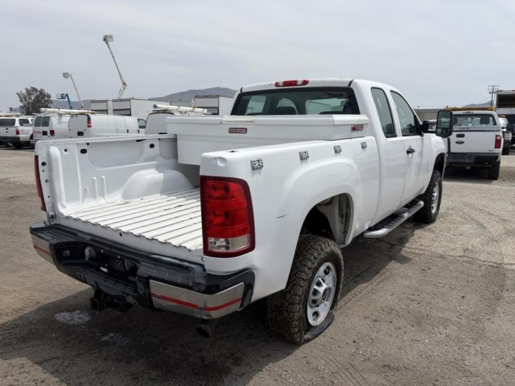 2012-gmc-sierra-2500-image-3