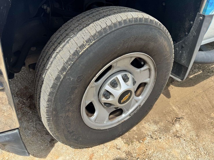 2017-chevrolet-silverado-2500-image-29