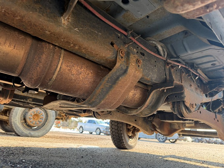 2012-ford-f550-xl-image-38