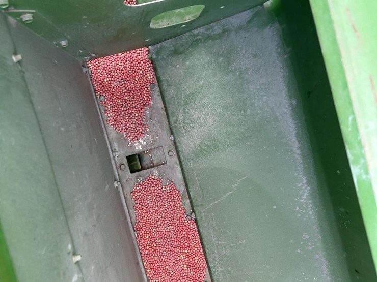 2004-john-deere-1590-image-30