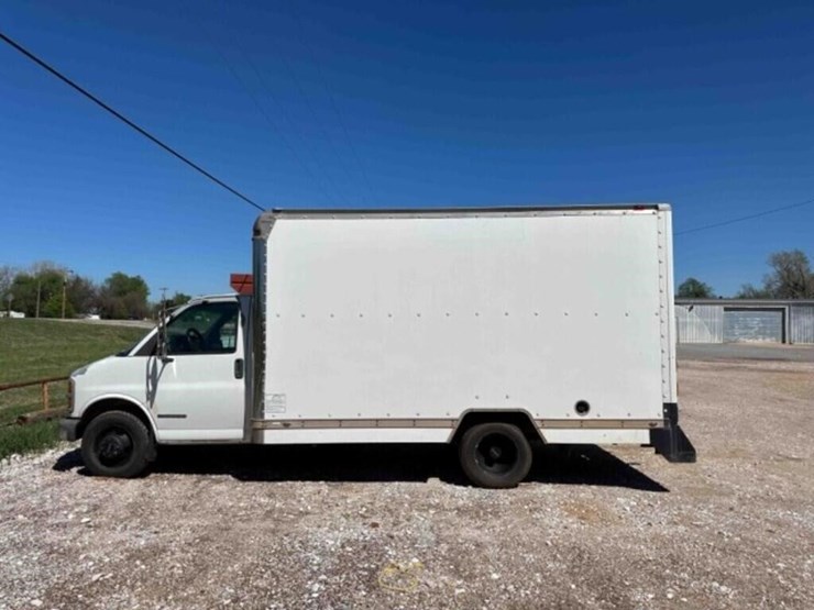 2001-gmc-3500-image-42