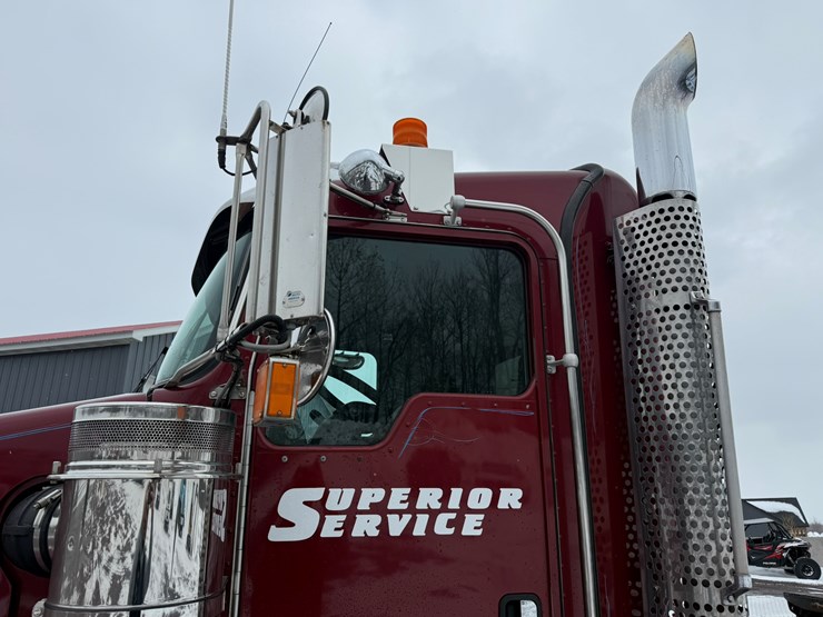 2011-kenworth-t800-image-11