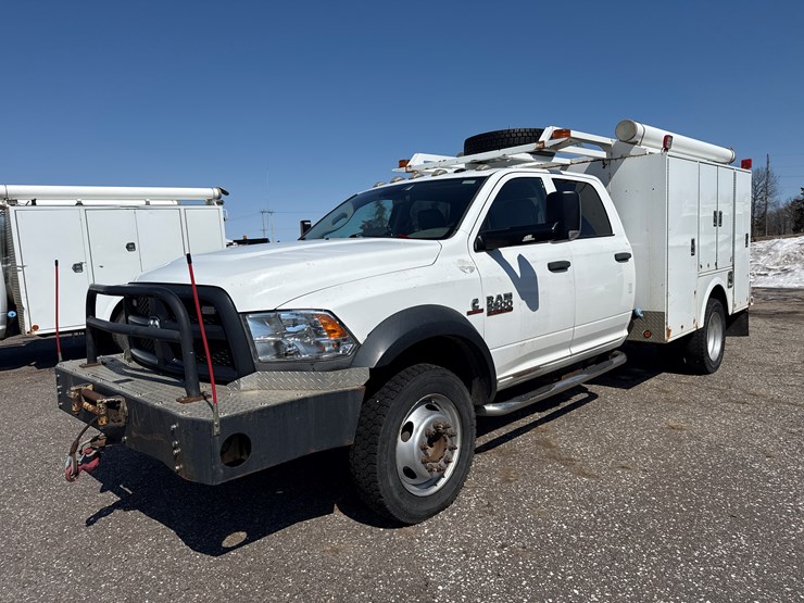 #1060-•-2015-ram-5500-heavy-duty-service-truck-image-1