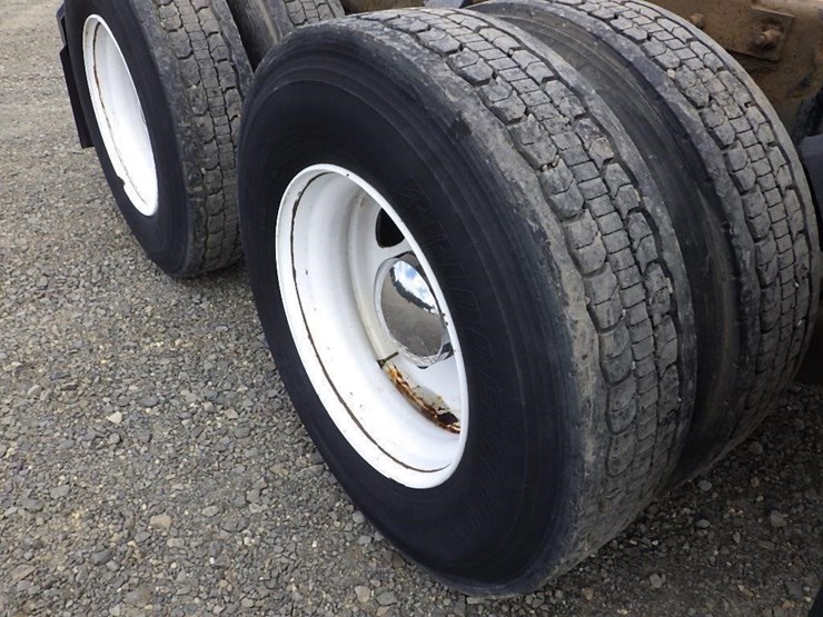 2006-peterbilt-387-image-24