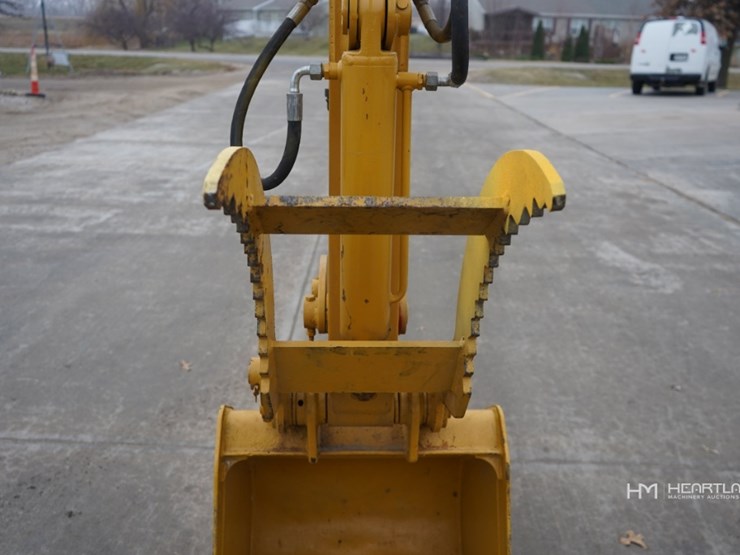 2014-caterpillar-305.5e-image-19