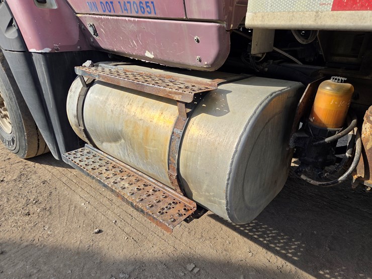 2012-international-7600-image-19