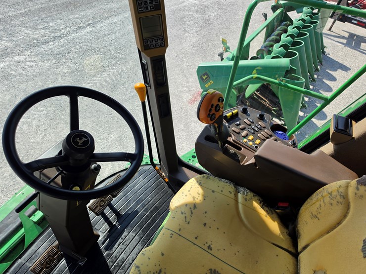 2006-john-deere-9560-sts-image-10