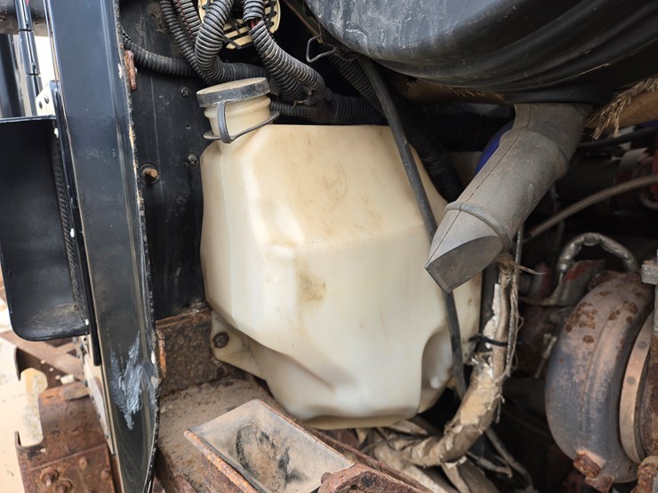 2014-massey-ferguson-8-image-43