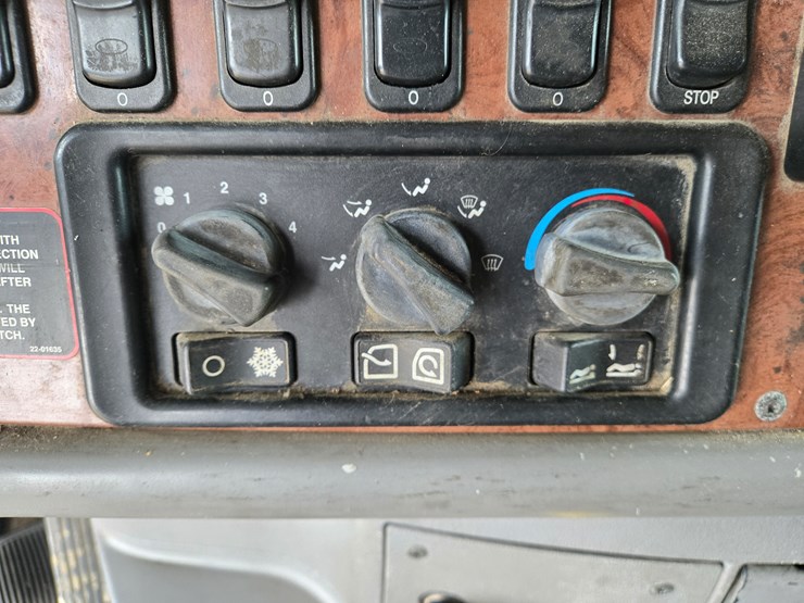 2007-peterbilt-387-image-82