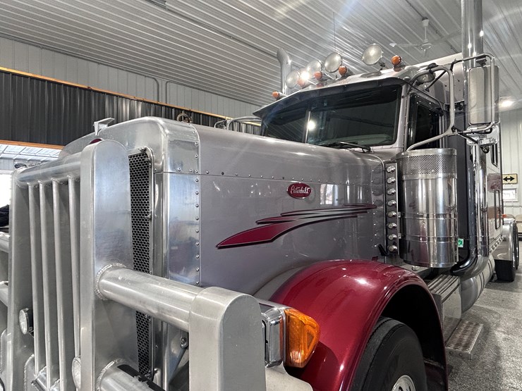 2007-peterbilt-379-image-10