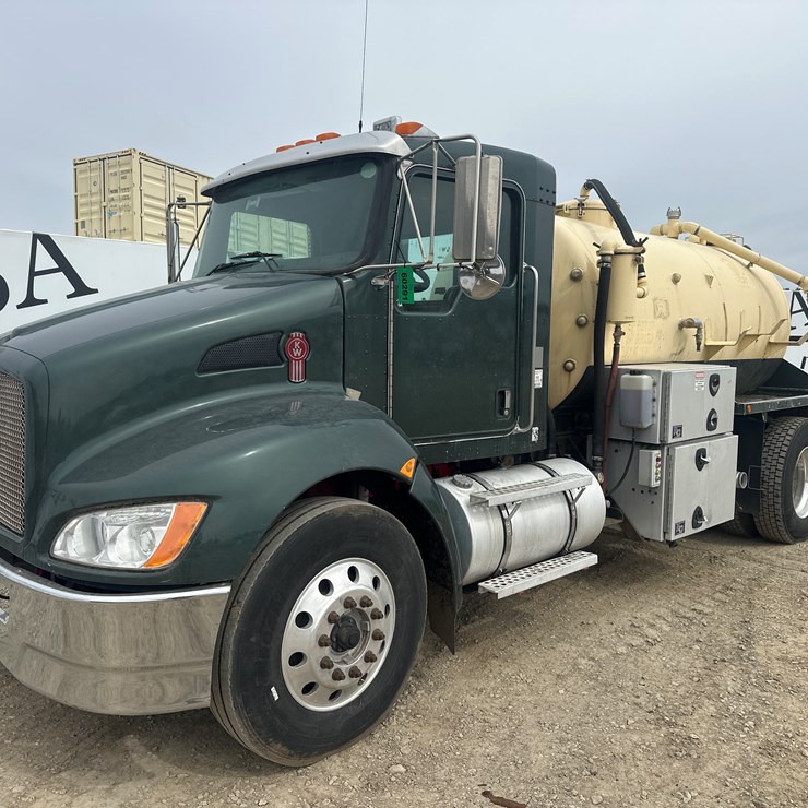 2008 KENWORTH T370