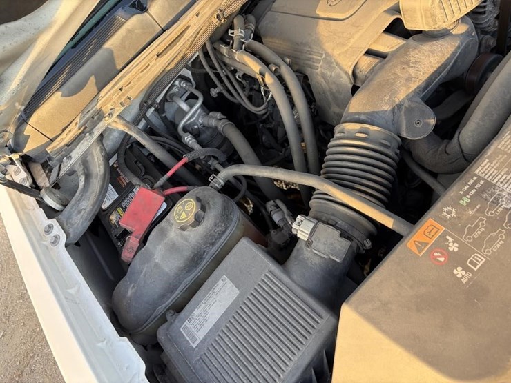 2013-chevrolet-2500-image-22