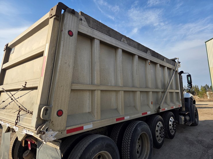 2012-international-7600-image-23