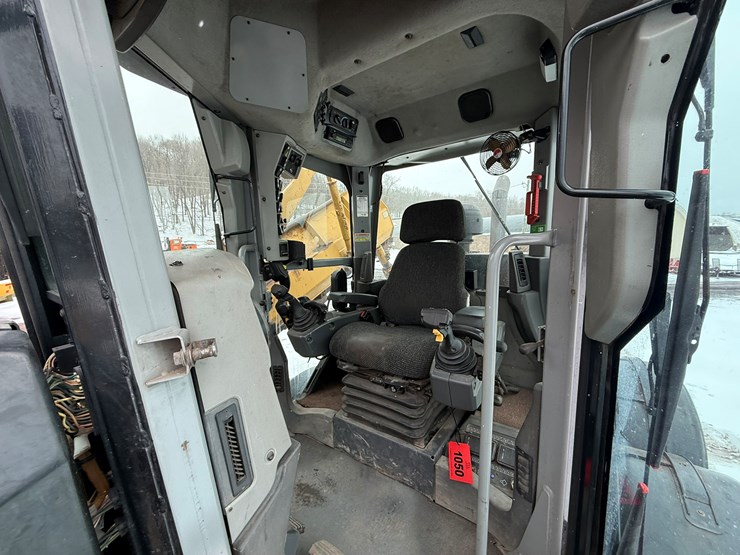 caterpillar-160m-image-93