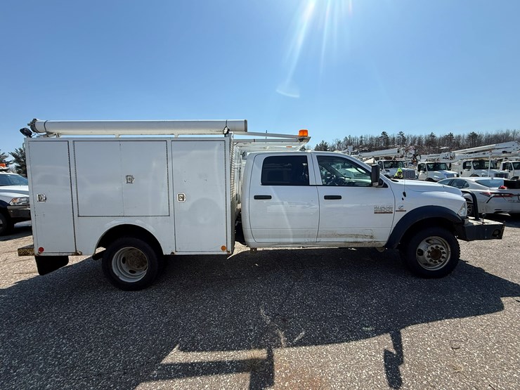 #1062-•-2015-ram-5500-heavy-duty-service-truck-image-6