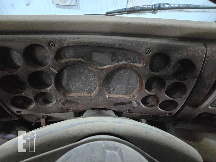 2004-mack-vision-cx613-image-12