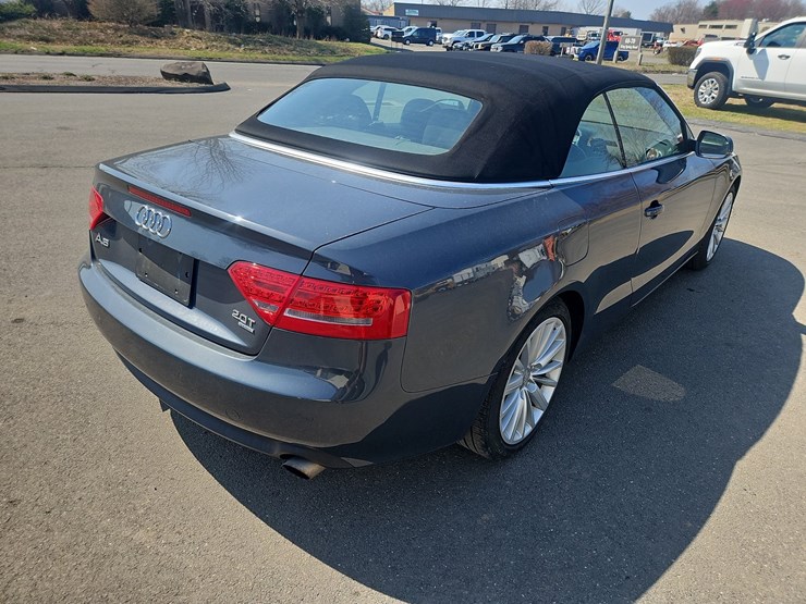2011-audi-a5-quattro-2-door-convertible-image-5