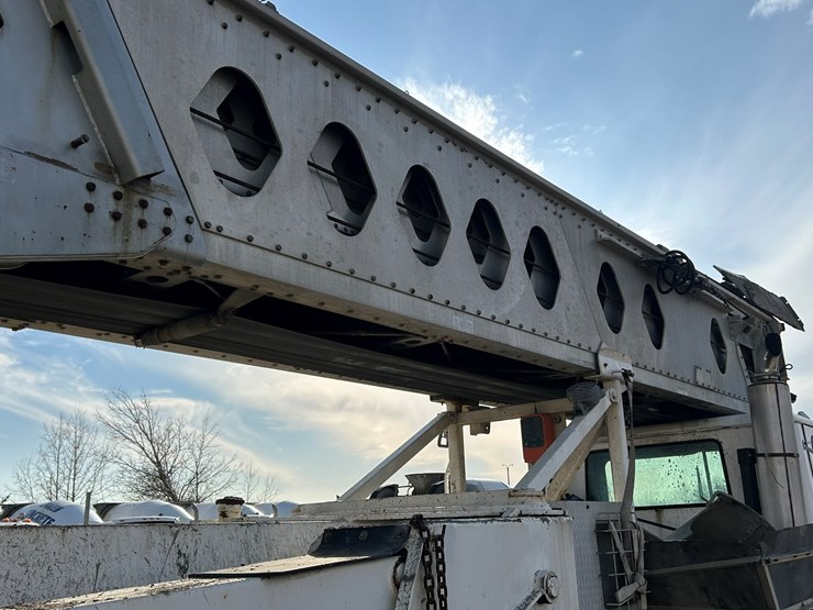 #2237-•-2006-mack-tri-axle-concrete-placement-truck-image-19