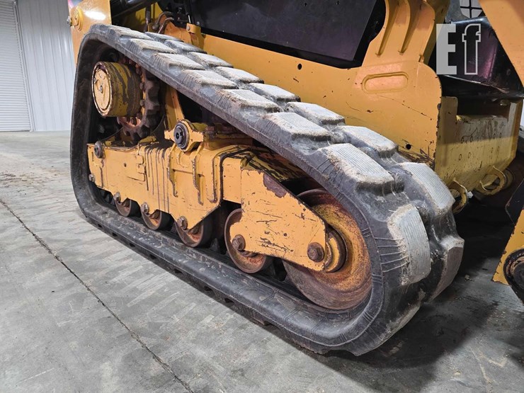 2020-caterpillar-249d-image-22