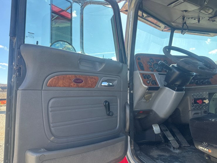 2008-peterbilt-386-image-24