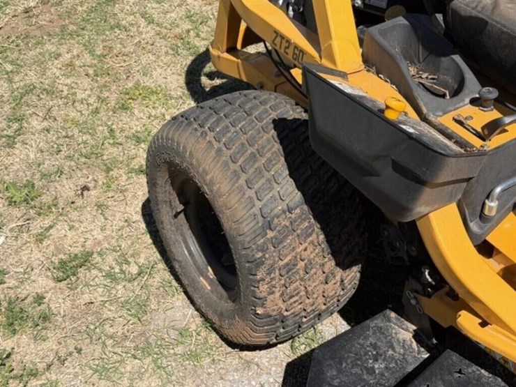 cub-cadet-ultima-zt2-zero-turn-mower-image-8