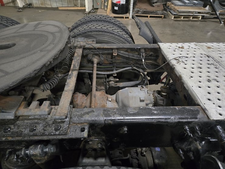 #2295-•-2016-freightliner-cascadia-day-cab-truck-tractor-image-27