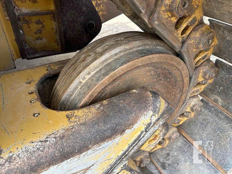 2020-caterpillar-d6-xe-lgp-image-35