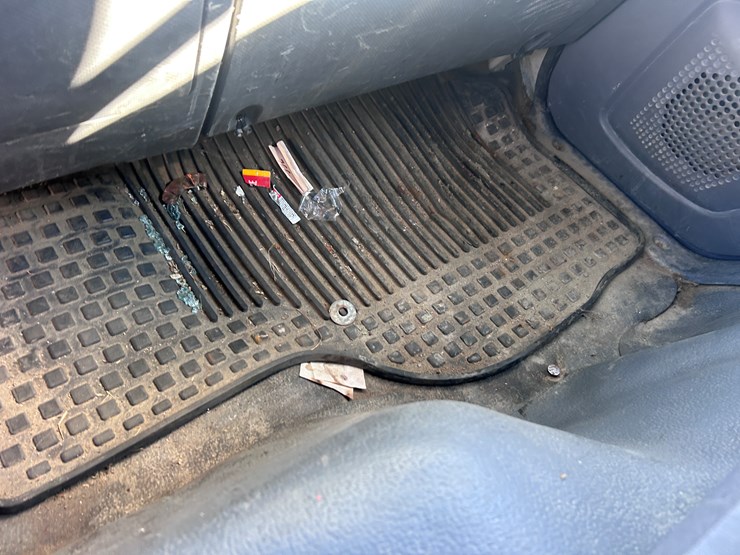 2013-isuzu-npr-image-54