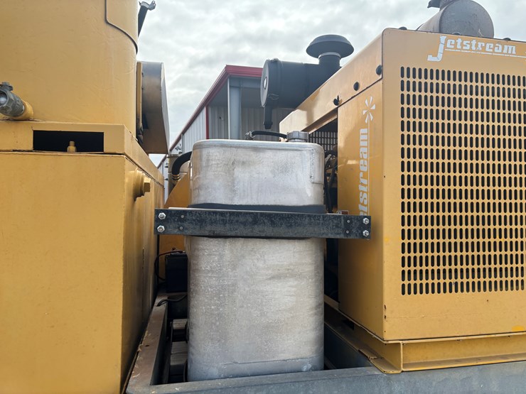 2005-gmc-t7500-image-40