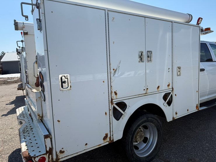 #1060-•-2015-ram-5500-heavy-duty-service-truck-image-20