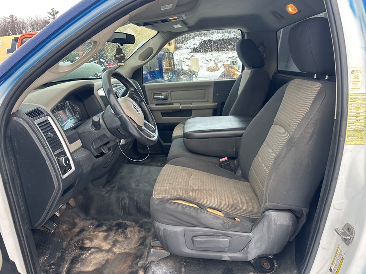 2012-massey-ferguson-8-image-42