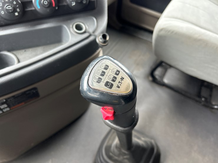 2017-massey-ferguson-8-image-71