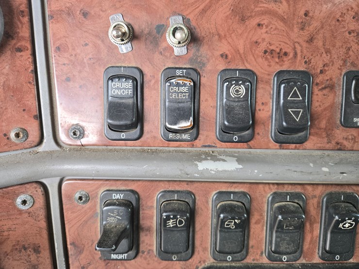 2007-peterbilt-387-image-79