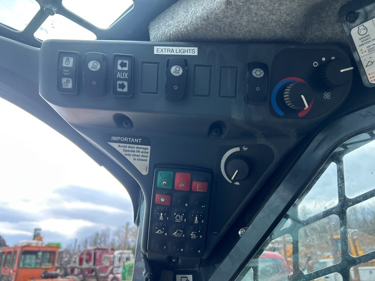 2020-deere-332g-image-44