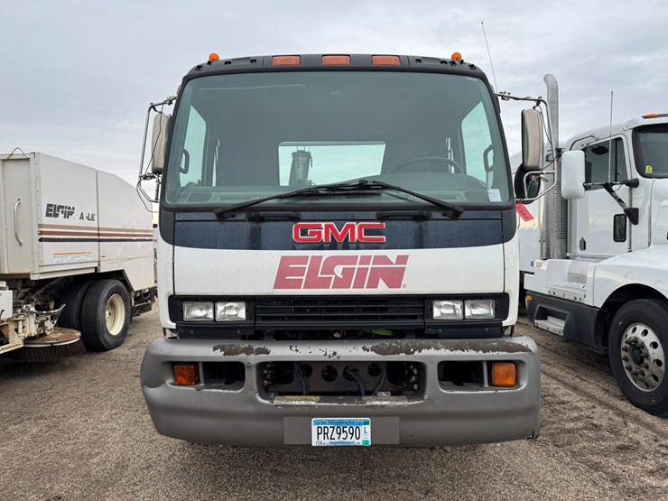2005-gmc-t7500-image-6