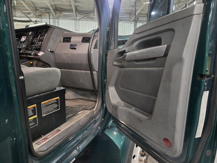 2017-kenworth-t680-image-58