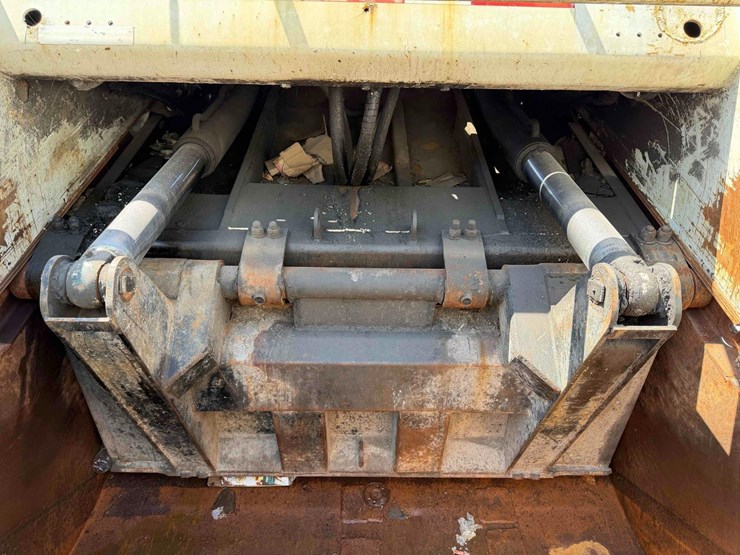 2018-freightliner-tandem-axle-trash-truck-image-15